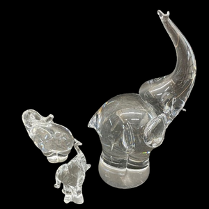 lot 362 image: Glass Elephant Trio