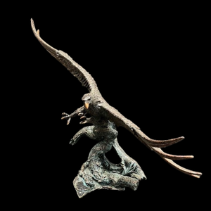 lot 371 image: Large Bronze Resin Majestic Bald Eagle Sculpture