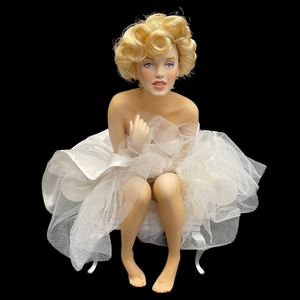 lot 406 image: Franklin Heirloom Marilyn Monroe Seated Porcelain Doll