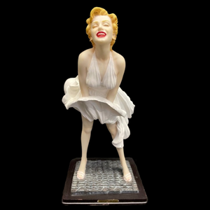 lot 409 image: Ashley Belle Marilyn Monroe 18 Statue and Franklin Heirloom Sitting Porcelain Doll