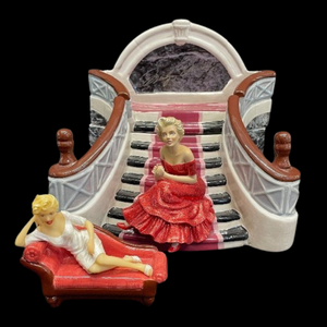 lot 410 image: Marilyn Monroe Premiere Edition Ceramic Box by Vandor