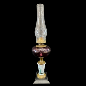 lot 443 image: Elegant Antique Oil Lamp with Hand-Painted Crane and Lily Motif