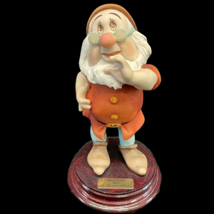 lot 450 image: Walt Disneys Doc Figurine by Giuseppe Armani (1995 Florence)