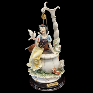 lot 456 image: Walt Disneys Snow White Figurine by Giuseppe Armani