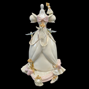 lot 460 image: Cinderellas Surprise Figurine Disney Showcase Collection by Lenox