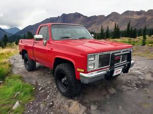 lot 1F image: 1982 GMC K1500 4x4 Short Bed  V8 Squarebody Classic VIDEO