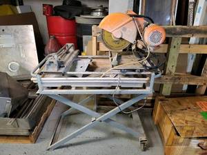 lot 28 image: 10-inch Diamond Blade Tile Saw with Stand, 1-2 HP Motor, 120V