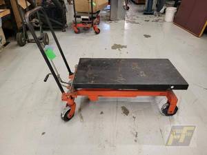 lot 29 image: Hydraulic Scissor Lift Table, Approx. 39x20 Inches, Orange & Black