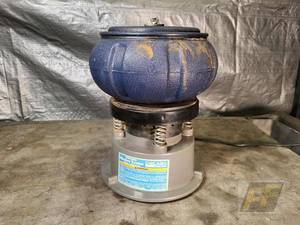 lot 36 image: Chicago Electric Vibratory Tumbler, Model 93252, 120V, SN00040166469