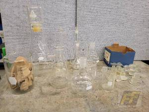 lot 111 image: Laboratory glassware