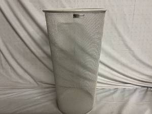 lot 6 image: Mind Reader Mesh Wire Gargage Bin
