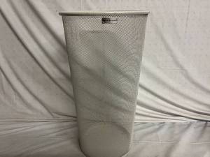 lot 7 image: Mind Reader Mesh Wire Gargage Bin