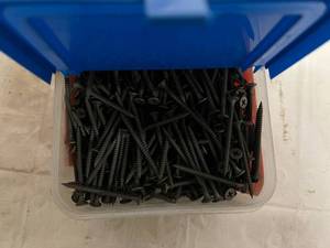 lot 27 image: 30lbs of 2 SteeLinx Screws