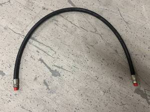 lot 68 image: 5ft, 4000PSI, 58 Hydraulic Hose with Fittings