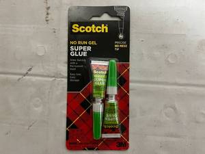 lot 104 image: 4 Packs of Scotch Super Glue