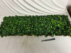 lot 35 image: Naturae Decor Extendable Faux Leaf Trellis - 36 x 72
