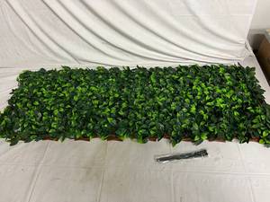 lot 36 image: Naturae Decor Extendable Faux Leaf Trellis - 36 x 72