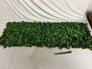 lot 37 image: Naturae Decor Extendable Faux Leaf Trellis - 36 x 72