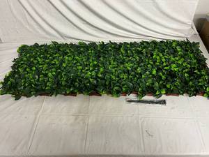 lot 38 image: Naturae Decor Extendable Faux Leaf Trellis - 36 x 72