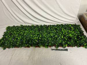 lot 39 image: Naturae Decor Extendable Faux Leaf Trellis - 36 x 72