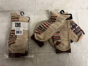 lot 137 image: 2 x 3ct Packs of Tan Muk Luks Socks