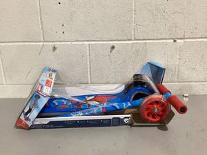 lot 487 image: Huffy Marvel Spidey & His Amazing Friends Light-Up Toddler Scooter, Ages 3