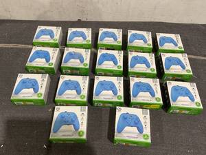 lot 121 image: LOT OF 17 PowerA Wired Controller for Xbox Series XS