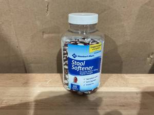 lot 384 image: LOT OF 27 Members Mark Stool Softener Softgels, 100 mg Docusate Sodium, 600 ct.