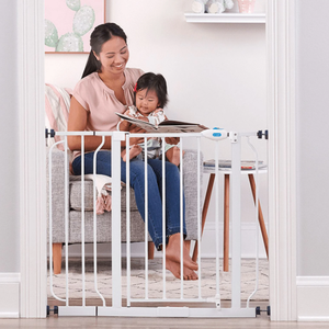 lot 398 image: Regalo Extra Wide Baby Gate, 29.5-38.5 with Walk Through Door