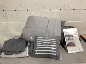 lot 542 image: 10PCS King Size Mainstays Grey Color Block Bed in a Bag Comforter Set with Sheets