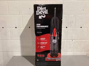 lot 547 image: Dirt Devil Multi-Surface Bagless Upright Vacuum Cleaner, UD76210V