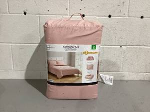 lot 556 image: 7PCS Queen Size Mainstays Reversible Bed in a Bag Comforter Set with Sheets
