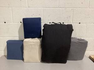 lot 559 image: LOT OF 5 Bed Sheet Sets