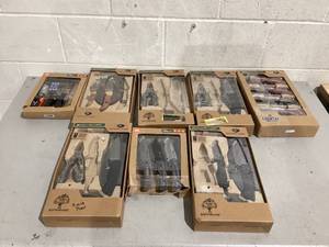 lot 569 image: LOT OF Knives