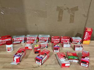 lot 405 image: LOT OF 20 Miscellaneous Tylenol Medicine