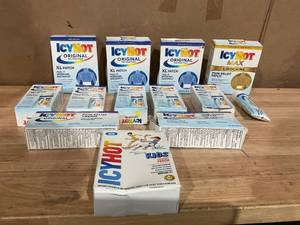 lot 423 image: LOT OF 13 Miscellaneous Icy Hot Medicine