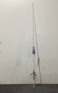 lot 614 image: Realtree Baitcast Pro IM7 Graphite 7ft Medium Heavy, Baitcasting Fishing Rod & Reel