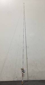 lot 617 image: Realtree Baitcast Pro IM7 Graphite 7ft Medium Heavy, Baitcasting Fishing Rod & Reel