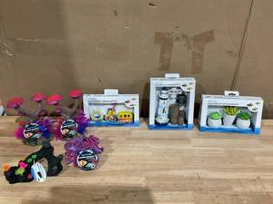 lot 271 image: LOT OF 7 Deco-Replicas Aquarium Ornaments