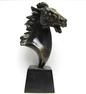 lot 15 image: Fantastic Large Vintage Sculpted Bronze Horse Head Sculpture