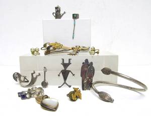 lot 19 image: Nice Lot of Southwestern Sterling Silver & Other Gold Filled Vintage Jewelry