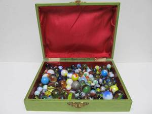 lot 27 image: Great Estate Lot of Vintage & Antique Marbles in Victorian Photo Case