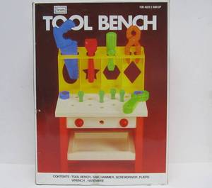 lot 31 image: Complete Vintage Childs Toy Tool Bench