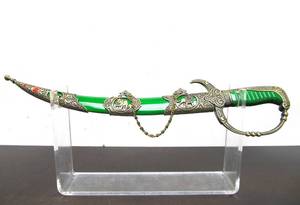 lot 35 image: Great Looking Middle Eastern Style Jeweled Short Sword - Mint in Box #1