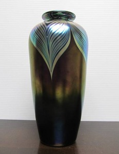 lot 59 image: Wonderful Larger Size Signed Vintage STUART ABELMAN Iridescent Art Glass Vase