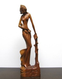lot 62 image: Beautiful Signed Vintage Thailand or Bali Figural Carving