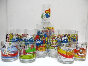 lot 85 image: Collection of Vintage SMURFS & Garfield Collectors Glasses