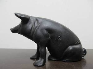 lot 112 image: Larger Size Cast Iron Pig Bank