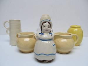 lot 115 image: Nice Lot of Vintage SHAWNEE Pottery Shakers Vase etc #3