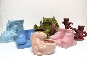 lot 117 image: Nice Lot of Vintage SHAWNEE Pottery PlantersToothpick Holders etc #5